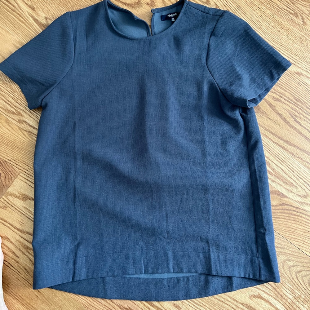 Madewell short sleeve shirt with keyhole